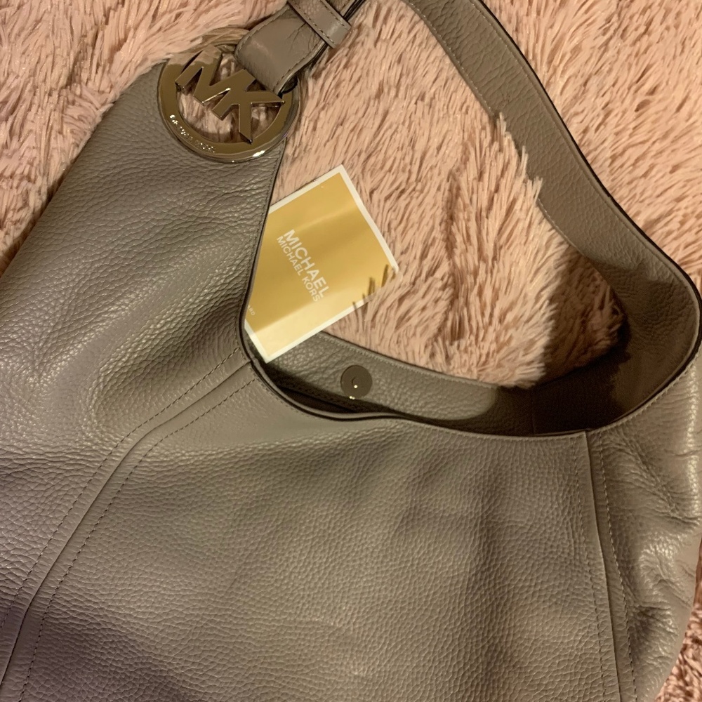 NWT Michael Kors Fulton Leather Hobo in Pearl Gray
